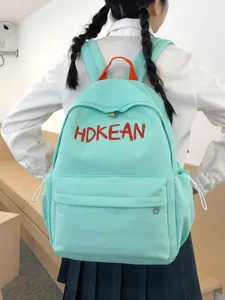 Sac à dos d'écolier vert menthe minimaliste avec une broderie rouge HOKEAN sur le devant