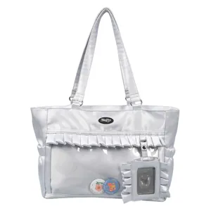 Elegante silberne It-Bag mit Rüschen, Sichtfenster und passendem Kartenhalter
