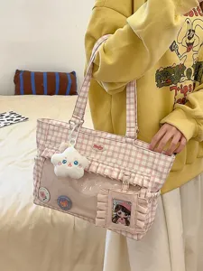 Süße rosa karierte Ita Bag mit transparentem Fenster und hübschen Rüschendetails