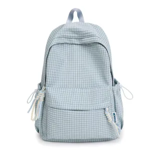 Vue détaillée de face du sac à dos scolaire quadrillé bleu clair grande capacité