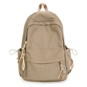 Sac à dos scolaire à carreaux kaki de grande capacité au design de style campus épuré.