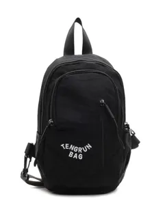 Lässige schwarze Umhängetasche im Workwear-Stil für den täglichen Weg zur Arbeit