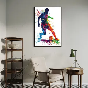 Quadro su tela astratto di calciatore con vivaci macchie di colore in una stanza moderna