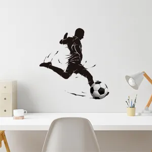 Moderne sportliche Fußballspieler-Silhouette als Wandtattoo in einem hellen Arbeitszimmer