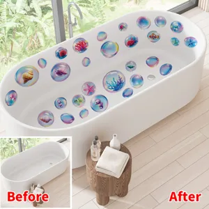 Confronto prima e dopo degli adesivi per vasca da bagno con bolle oceaniche colorate