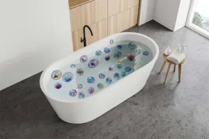 Dettaglio di adesivi a bolle marine impermeabili con coralli in una vasca da bagno