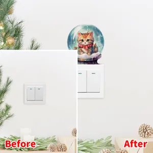Comparación antes y después de una pegatina navideña de gato para interruptor mural