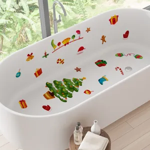 Autocollants de baignoire sapin de Noël et sucres d'orge dans une baignoire.