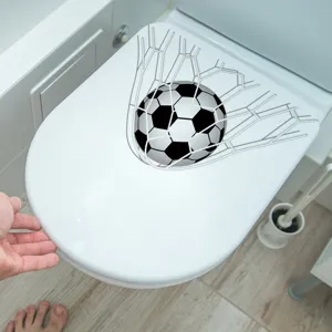 Detail eines wasserfesten 3D-Fussball-Aufklebers fuer den Toilettendeckel Deko
