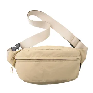 Beige minimalistische Umhängetasche mit verstellbarem Gurt und Reißverschlusstasche