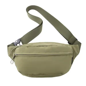 Detailansicht einer minimalistischen olivgrünen Gürteltasche aus Nylon für Sport und Alltag