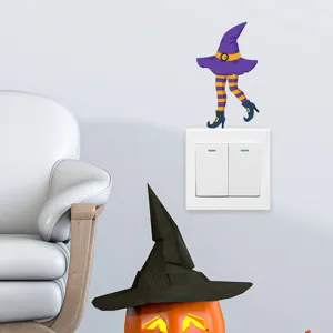 Halloween Hexe Beine Wandaufkleber Detail über einem Lichtschalter angebracht