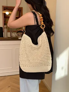 Grand sac cabas en tricot ajouré avec perles en bois pour les vacances à la plage.