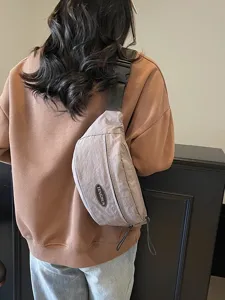 Unisex Nylon-Gürteltasche im Workwear-Stil in Lavendelgrau als Umhängetasche