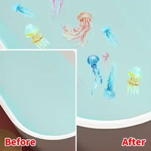 Détail montrant la baignoire avant et après l'application de stickers méduses colorés