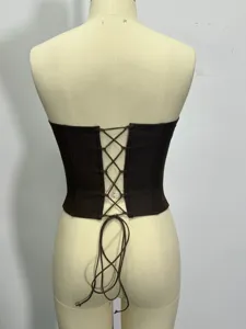 Top corsé marrón con cordones en la espalda, camiseta sin tirantes ajustada para mujer.