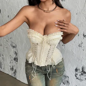 Top corsetto beige con volant, allacciatura frontale e stecche per un look chic.