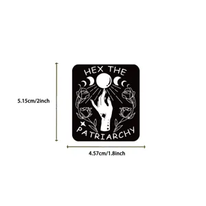 Detailweergave van een zwart-witte Witchy Feminist sticker, afmetingen 5,15x4,57 cm
