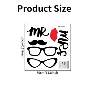 Gedetailleerde productafmeting van 30x30cm voor Mr en Mrs muurstickers