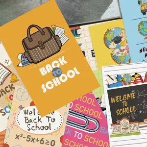Collage dettagliato di cartoline a fumetti per il rientro a scuola con zaini e mappamondi.