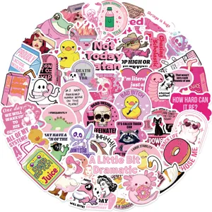 Gedetailleerde weergave van 50 waterdichte roze cartoon stickers met sarcastische quotes