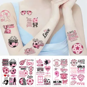 Detailansicht von rosa Fußball-Temporär-Tattoos für Kinder mit verschiedenen Designs