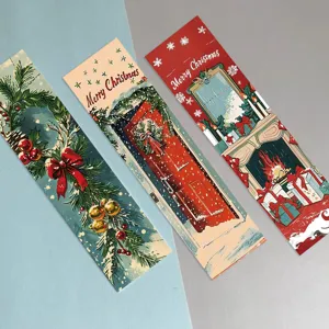 Detailansicht von drei Vintage-Weihnachtslesezeichen mit Kamin- und Kranzmotiven