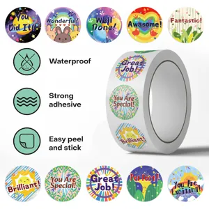 Gedetailleerde weergave van een rol kleurrijke cartoon beloningsstickers voor kinderen