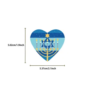 Pegatina de Janucá en forma de corazón con menorá y estrella de David, 5,37 x 5,02 cm.
