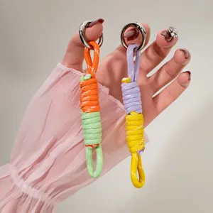 Handgeflochtener zweifarbiger Schlüsselanhänger aus Nylon mit römischem Knoten