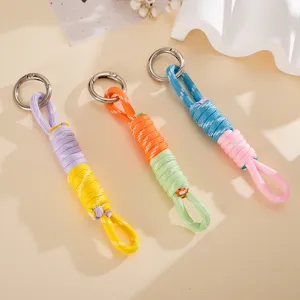 Handgewebter Römerknoten Schlüsselanhänger Kreatives Zweifarbiges Polyesterseil Taschenanhänger Minimalistischer Schlüsselring Schmuck