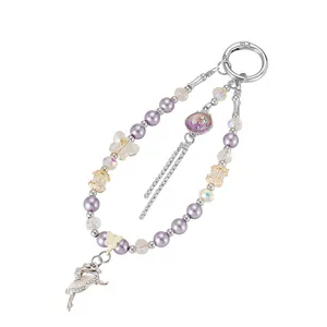 Bijou de téléphone élégant en perles violettes avec ballerine et papillon ciselé
