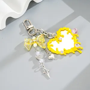 Llavero de moda con espejo de corazón amarillo, lazo y colgantes de estrella