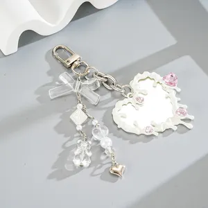 Colgante de bolso con espejo de corazón fluido, lazo de acrílico y cadena de oso
