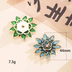 Vista dettagliata dei ciondoli a fiore in acrilico da 44 mm con misure e peso
