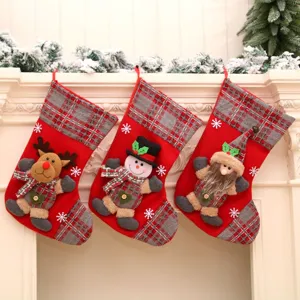 Grande Chaussette de Noël 3D Père Noël Bonhomme de Neige Renne Poupée en Peluche Sac Cadeau Rouge Gris Carreaux Décoration Maison