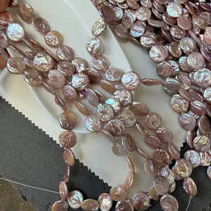 Nahaufnahme von 15-16mm lila Barockperlen in Knopfform mit metallischem Glanz für DIY-Schmuck