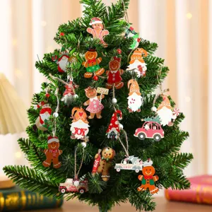 Weihnachtsbaum Holzanhänger Details, festliche Lebkuchenmännchen und Wichtel Deko.