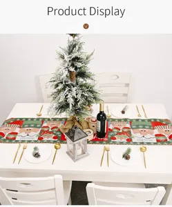 Detailansicht des weihnachtlichen Strick-Tischläufers mit festlichen Weihnachtsmann-Motiven.