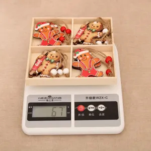 Weihnachten Holz Lebkuchenmann Anhänger Set Detailaufnahme, rustikale Baum Deko.