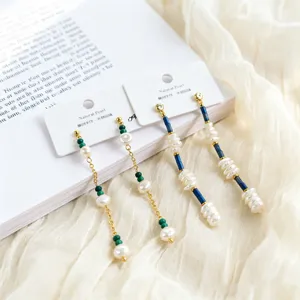 Lunghi orecchini pendenti di perle d'acqua dolce con perle verdi, stile cinese elegante.
