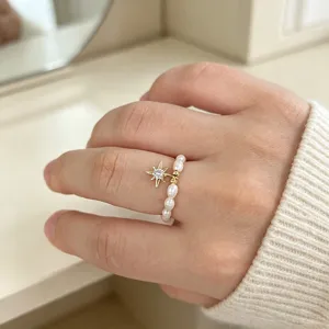 Süßwasserperlen elastischer Perlenring mit glänzendem Sternanhänger, elegante französische Details.