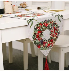 Weihnachts-Tischläufer Strickstoff festliche Tischdekoration mit Kranz und roter Quaste