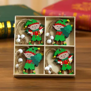 Weihnachts Holz Elf Hängeornamente in 4-Fächer Box mit Juteband und Holzperlen dekoriert.