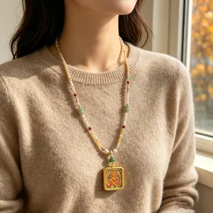 Collar con Colgante de Thangka Tibetano Pintado a Mano Dios de la Riqueza Perla de Agua Dulce Cristal Étnico Cadena de Suéter Ajustable Joyería