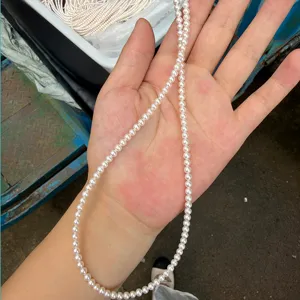 Zoetwaterparel halffabrikaat strand, kleine ronde parels detailweergave voor sieraden maken.