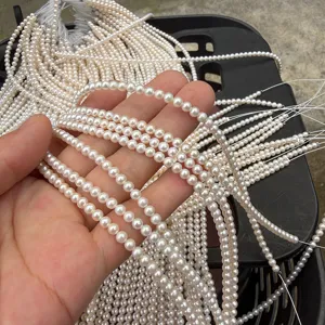 Detailweergave van 3.8-4mm ronde zoetwaterparelstrengen voor sieraden groothandel.