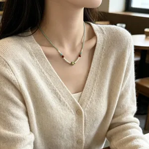 Elegante Perlenkette mit grünen Kristallen, rotem Achat und Perlen im neuen China-Stil