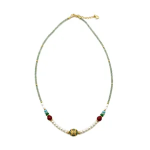 Choker im neuen chinesischen Stil mit Perlen, rotem Achat und grünen Kristallen.
