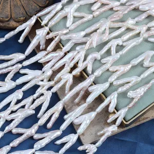 Natürliche schillernde Ast Barock Perlen Strang, einzigartiger unregelmässiger Perlenschmuck.